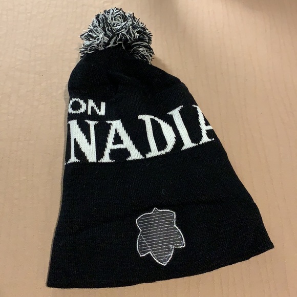 Molson Canadian promo Winter hat toque with Pom Pom & Toronto maple leafs patch - Picture 4 of 17